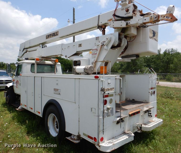 image for item IP9960 1998 International 4700  bucket truck