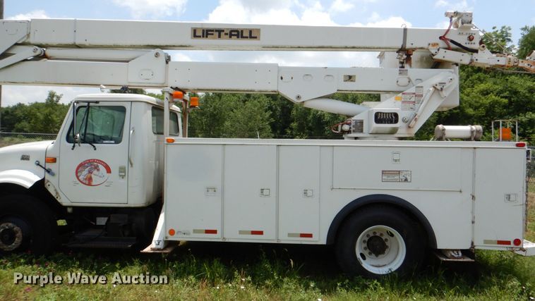 image for item IP9960 1998 International 4700  bucket truck