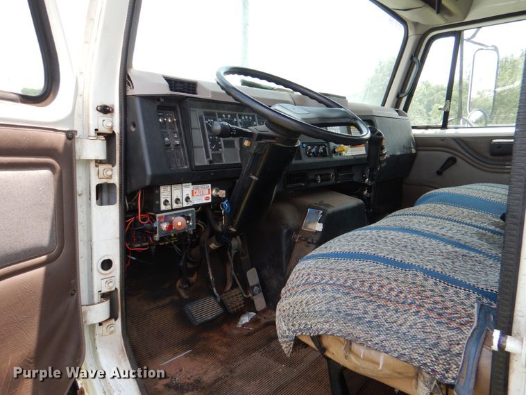 image for item IP9960 1998 International 4700  bucket truck