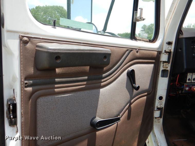 image for item IP9960 1998 International 4700  bucket truck