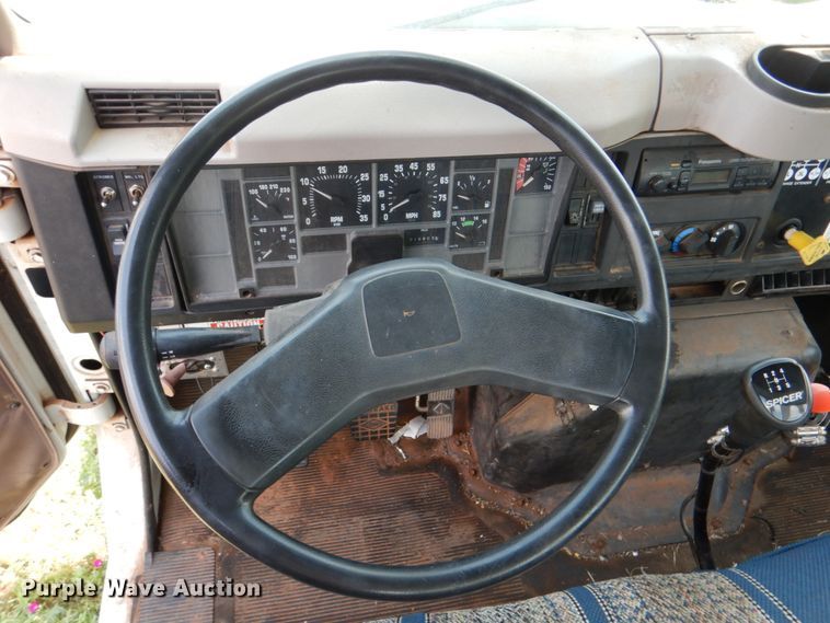 image for item IP9960 1998 International 4700  bucket truck