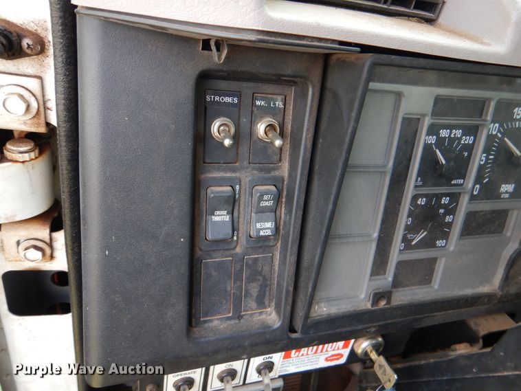 image for item IP9960 1998 International 4700  bucket truck