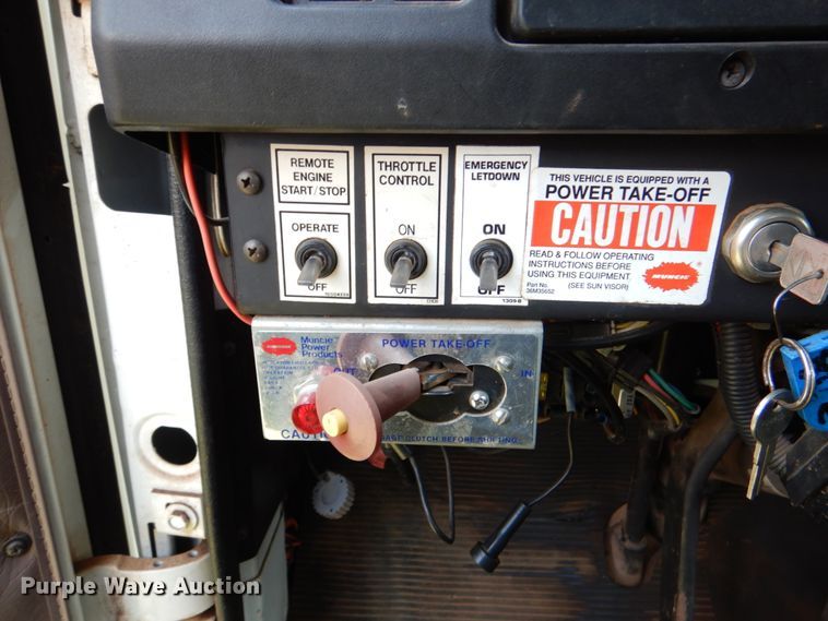 image for item IP9960 1998 International 4700  bucket truck