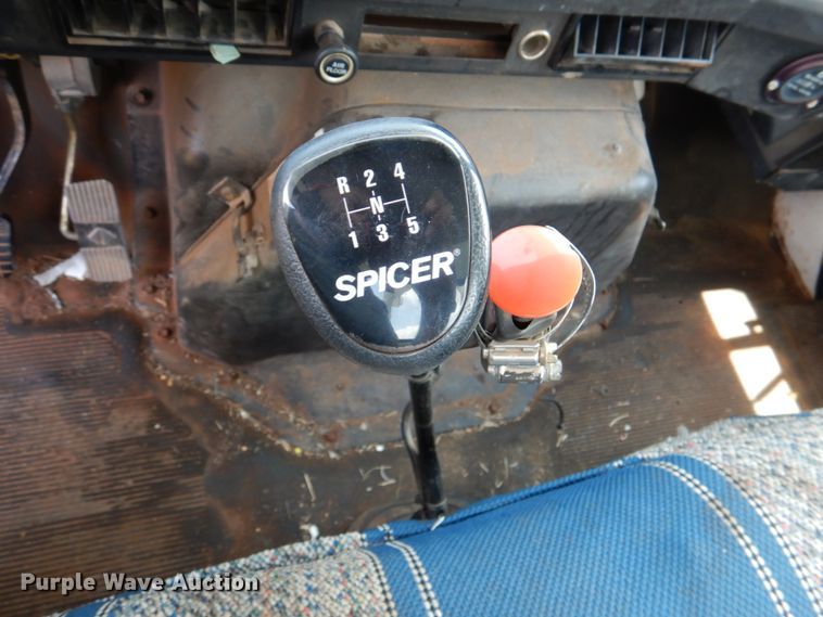 image for item IP9960 1998 International 4700  bucket truck