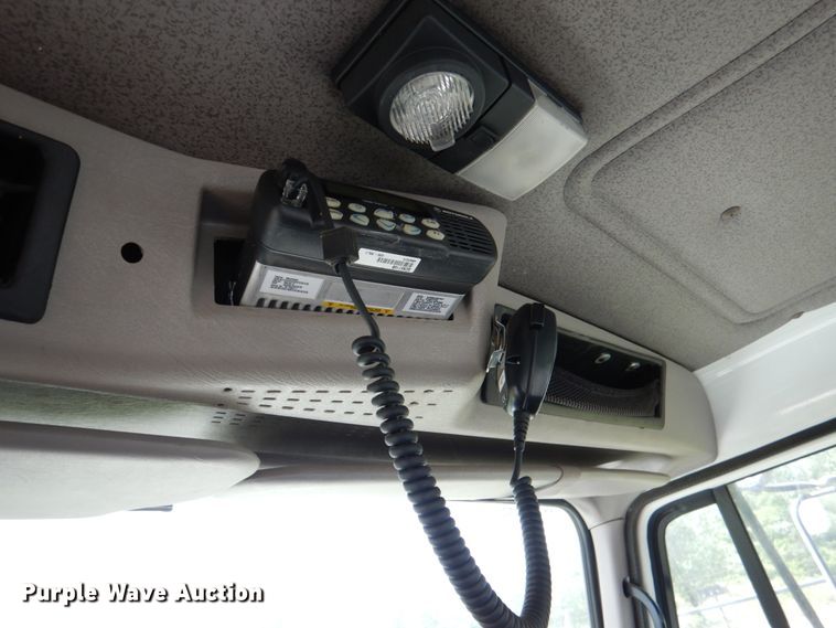 image for item IP9960 1998 International 4700  bucket truck