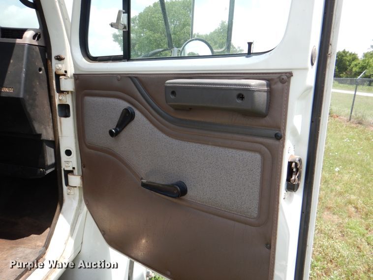 image for item IP9960 1998 International 4700  bucket truck