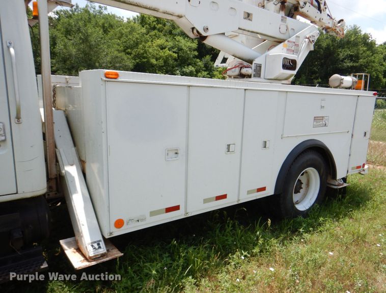 image for item IP9960 1998 International 4700  bucket truck