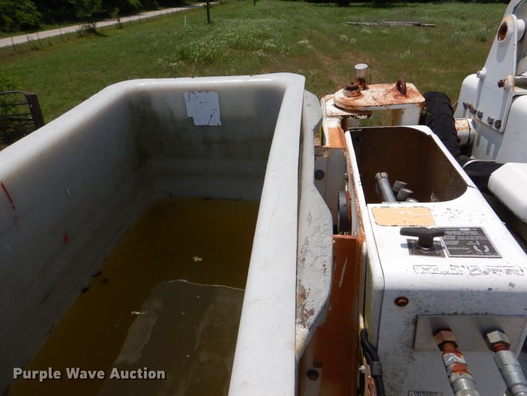 image for item IP9960 1998 International 4700  bucket truck