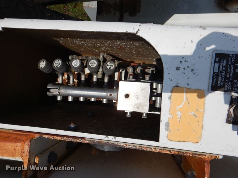 image for item IP9960 1998 International 4700  bucket truck