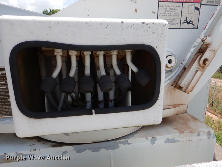 image for item IP9960 1998 International 4700  bucket truck