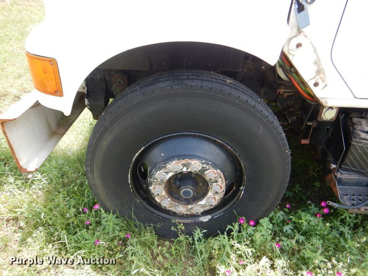 image for item IP9960 1998 International 4700  bucket truck