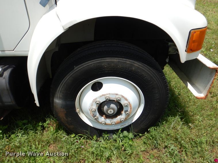 image for item IP9960 1998 International 4700  bucket truck