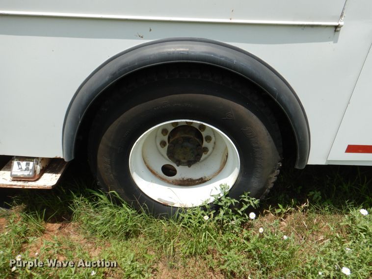 image for item IP9960 1998 International 4700  bucket truck