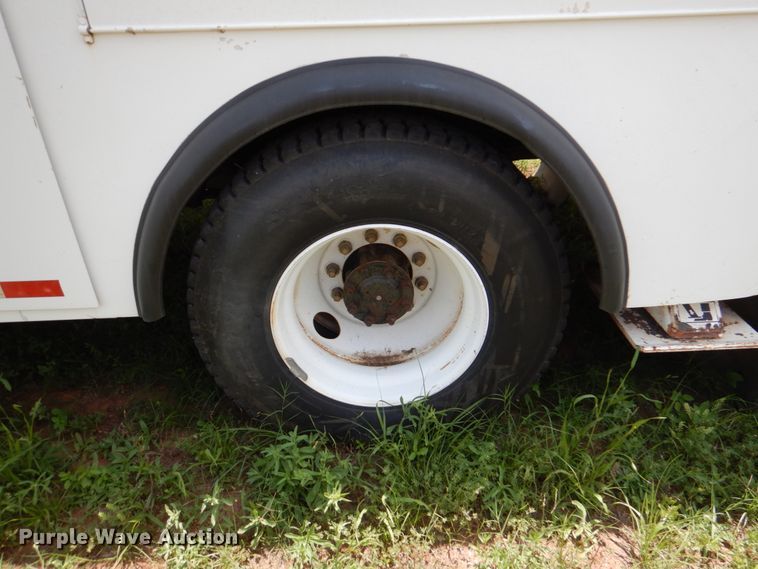 image for item IP9960 1998 International 4700  bucket truck