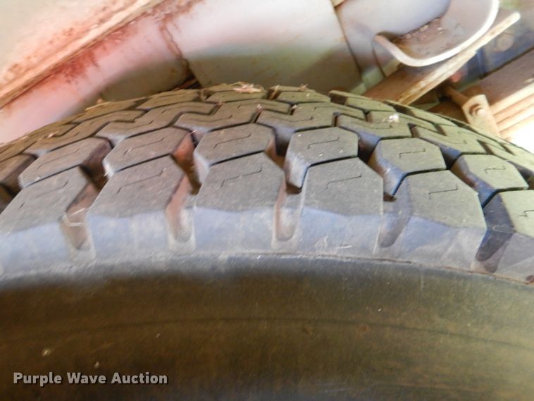 image for item IP9960 1998 International 4700  bucket truck