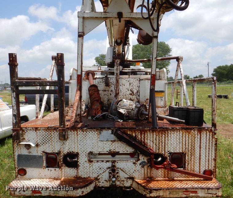 image for item IP9967 1989 International 1954  digger derrick truck