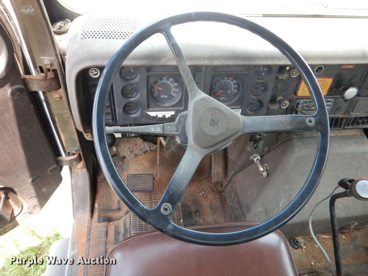 image for item IP9967 1989 International 1954  digger derrick truck