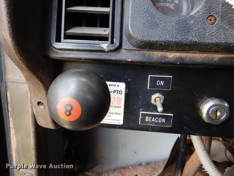 image for item IP9967 1989 International 1954  digger derrick truck