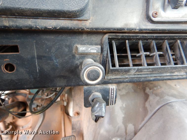 image for item IP9967 1989 International 1954  digger derrick truck