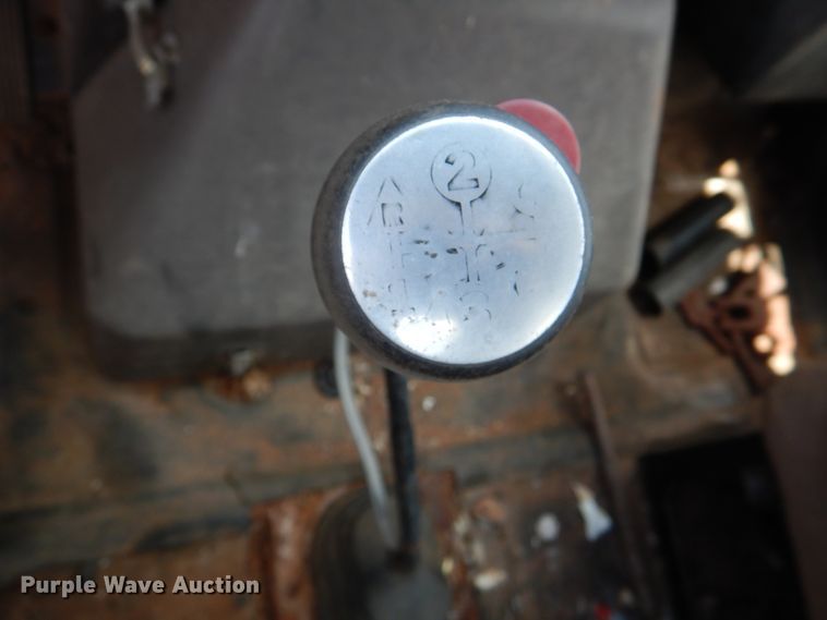 image for item IP9967 1989 International 1954  digger derrick truck