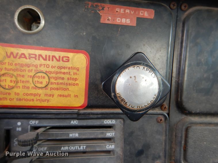 image for item IP9967 1989 International 1954  digger derrick truck