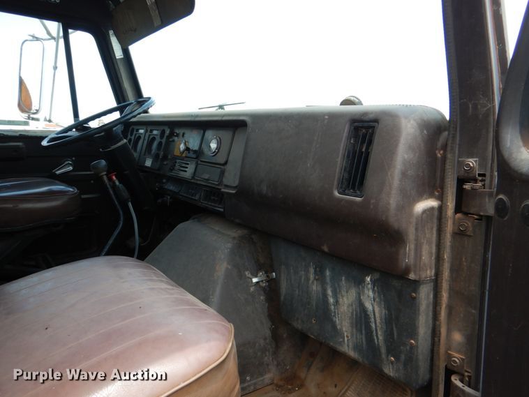 image for item IP9967 1989 International 1954  digger derrick truck