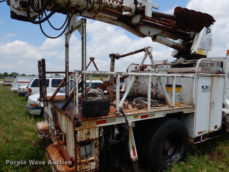 image for item IP9967 1989 International 1954  digger derrick truck