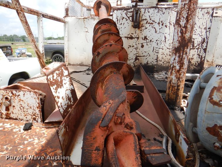 image for item IP9967 1989 International 1954  digger derrick truck