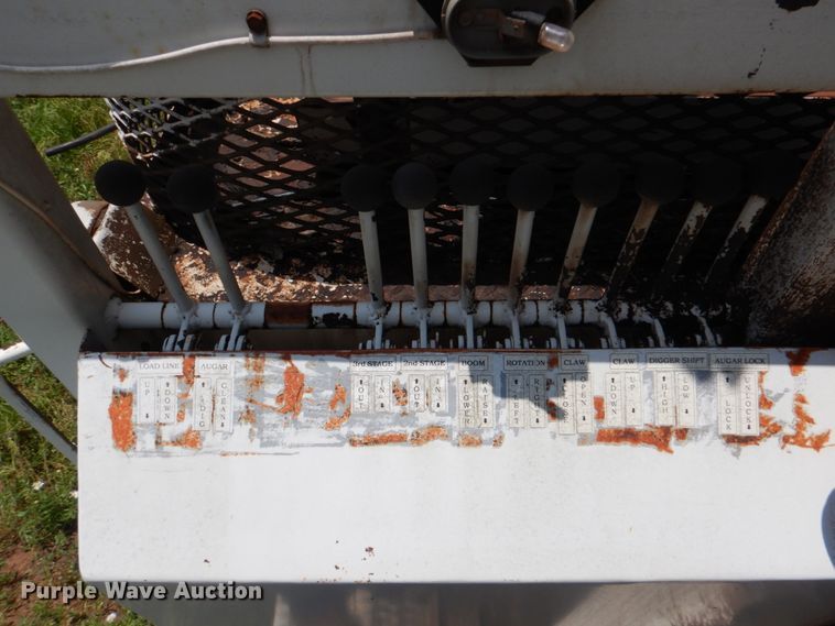 image for item IP9967 1989 International 1954  digger derrick truck