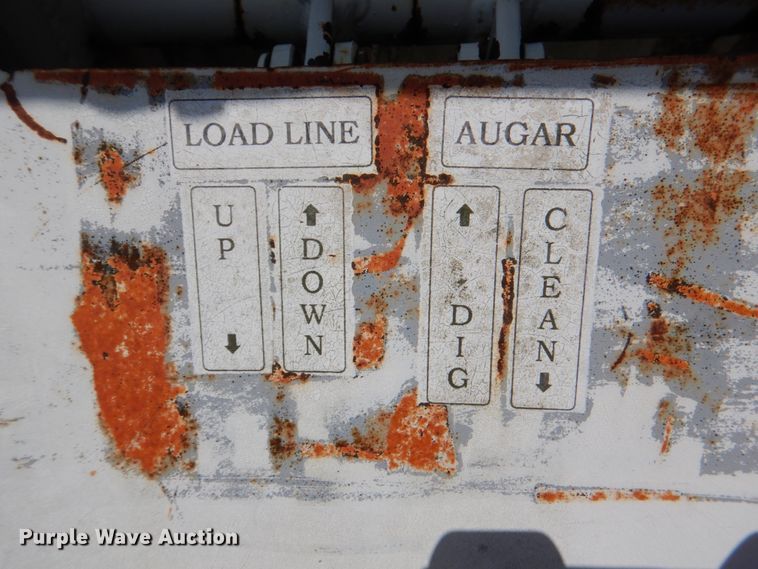 image for item IP9967 1989 International 1954  digger derrick truck