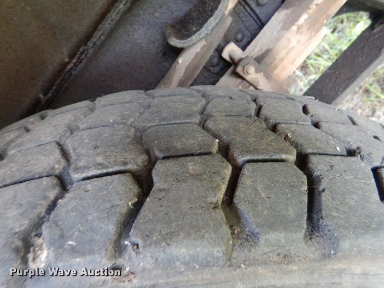 image for item IP9967 1989 International 1954  digger derrick truck