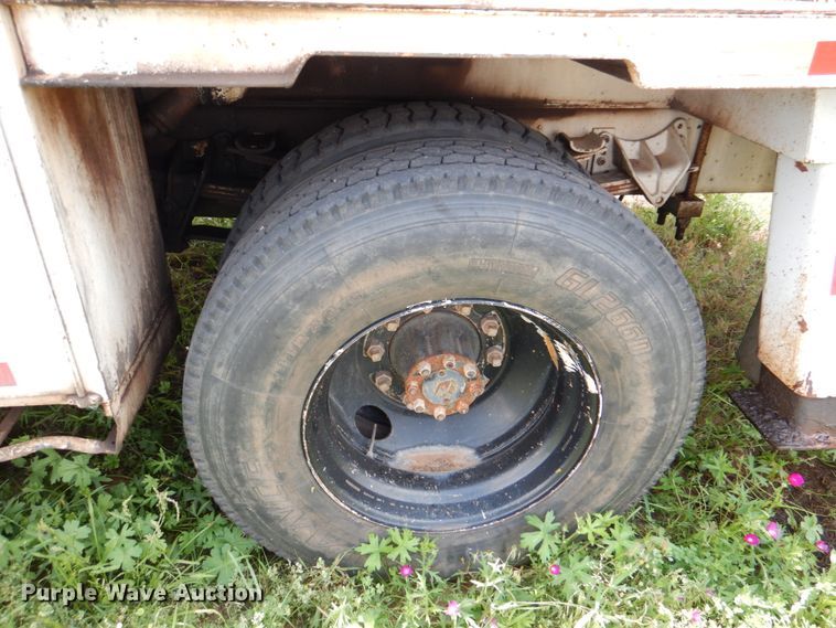 image for item IP9967 1989 International 1954  digger derrick truck