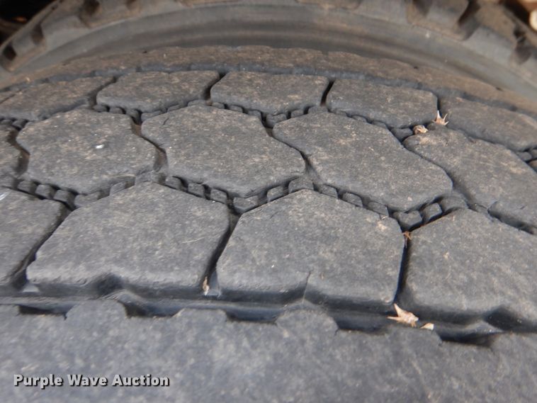 image for item IP9967 1989 International 1954  digger derrick truck