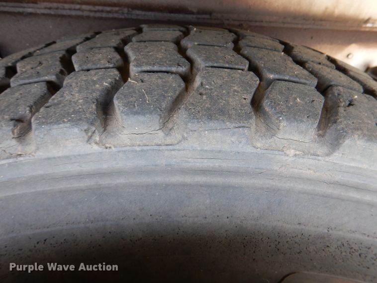 image for item IP9967 1989 International 1954  digger derrick truck