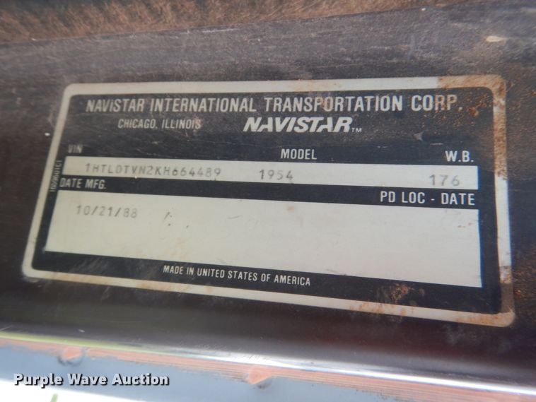 image for item IP9967 1989 International 1954  digger derrick truck