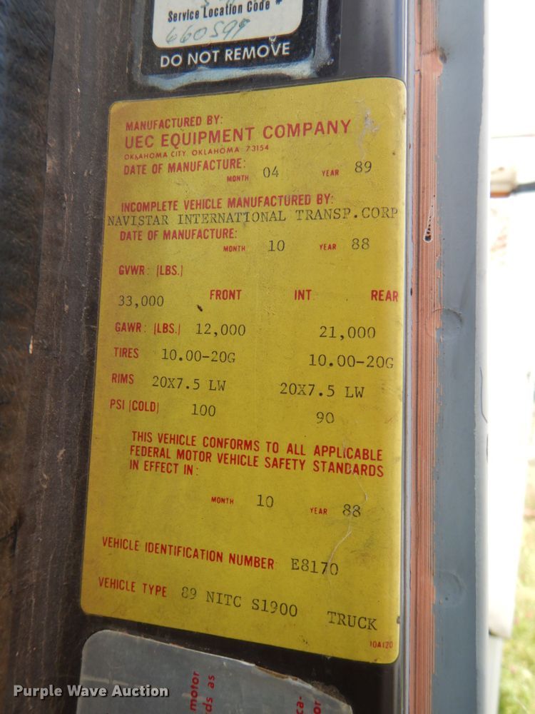 image for item IP9967 1989 International 1954  digger derrick truck