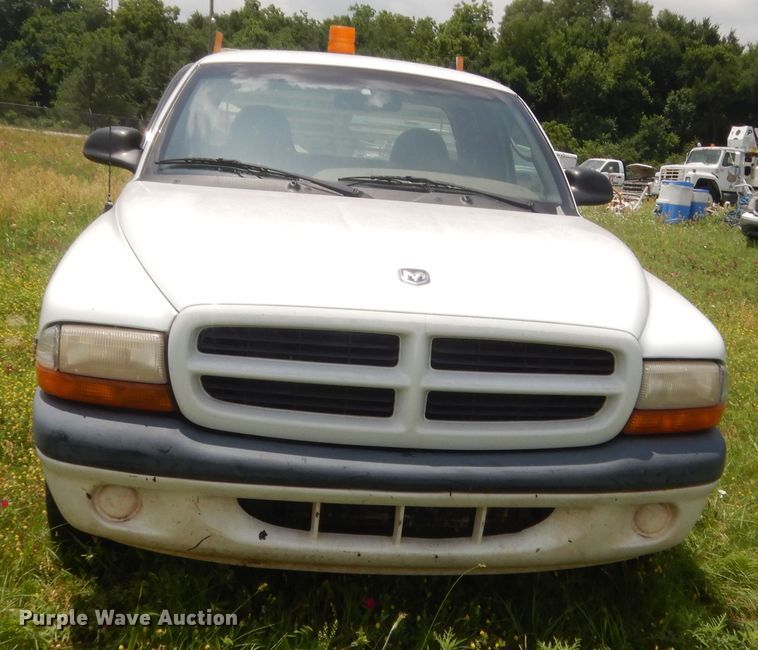 image for item IP9968 2000 Dodge Dakota  Club Cab pickup truck