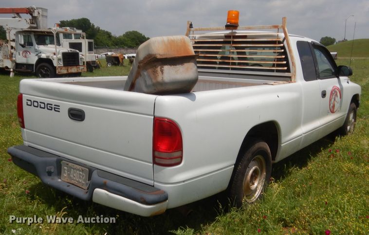 image for item IP9968 2000 Dodge Dakota  Club Cab pickup truck