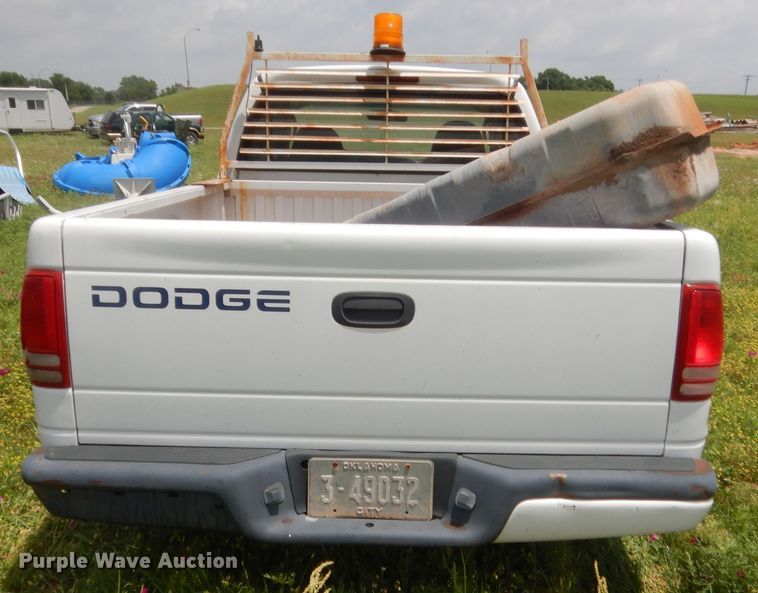 image for item IP9968 2000 Dodge Dakota  Club Cab pickup truck