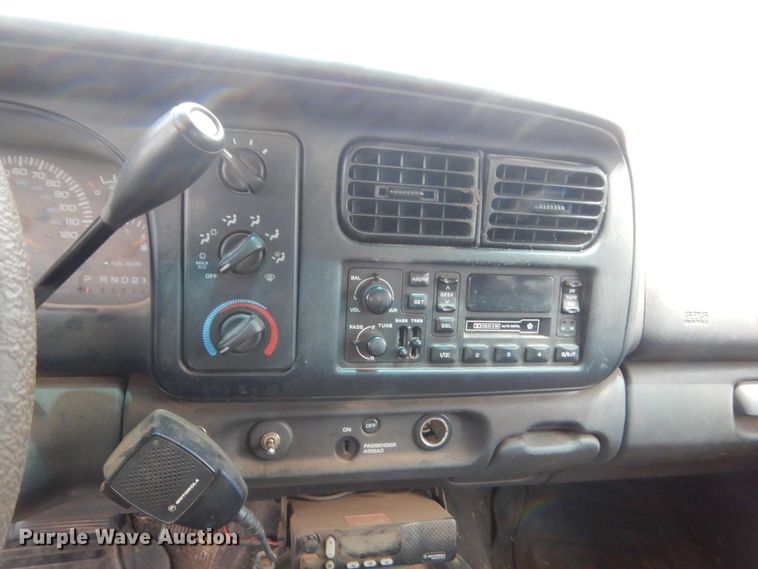 image for item IP9968 2000 Dodge Dakota  Club Cab pickup truck