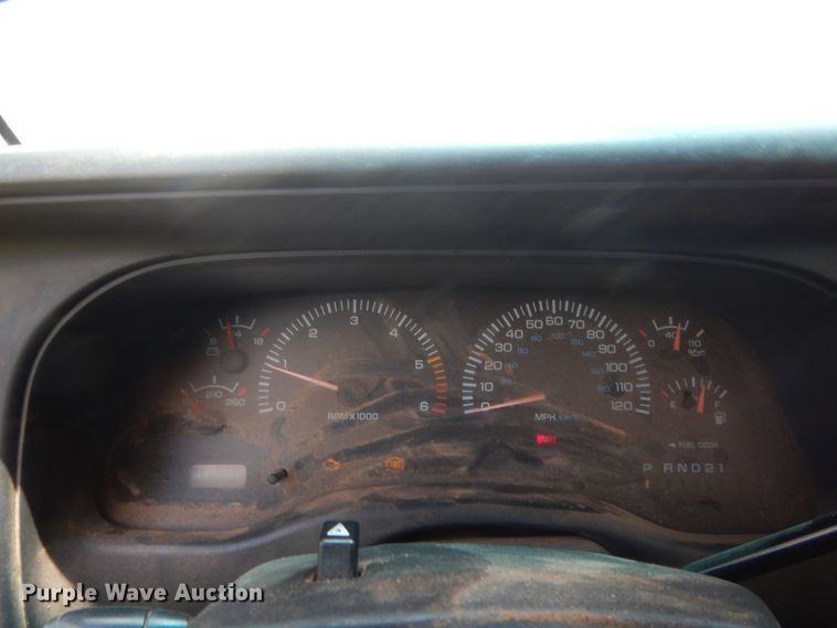 image for item IP9968 2000 Dodge Dakota  Club Cab pickup truck