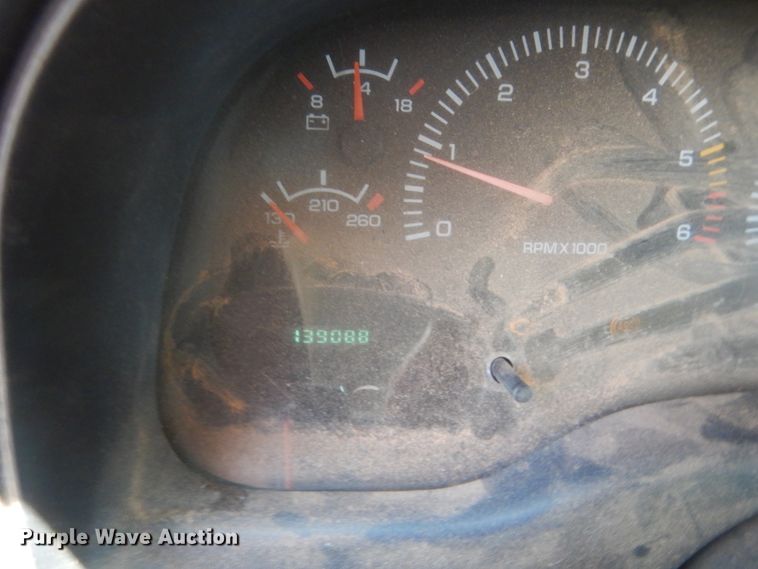 image for item IP9968 2000 Dodge Dakota  Club Cab pickup truck