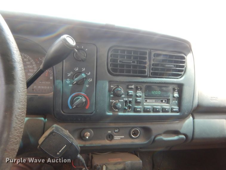 image for item IP9968 2000 Dodge Dakota  Club Cab pickup truck