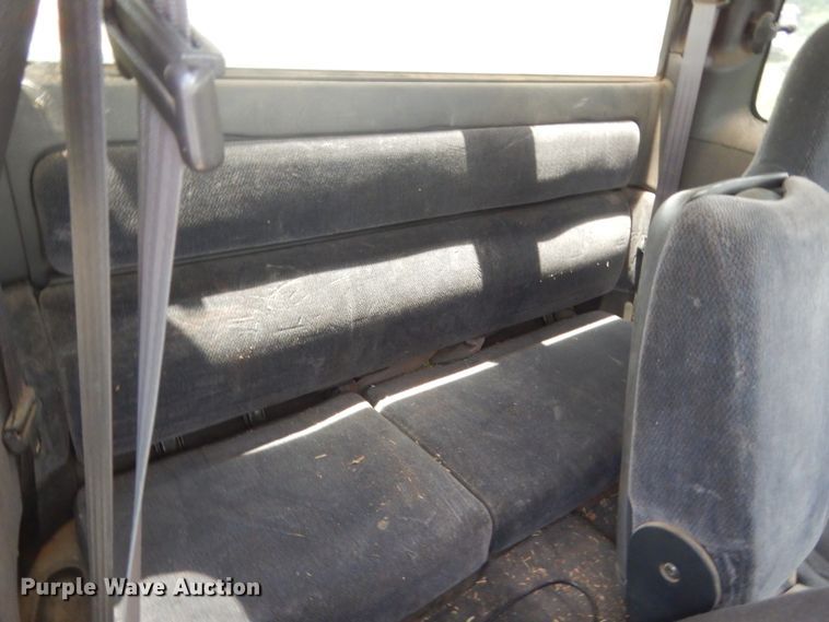 image for item IP9968 2000 Dodge Dakota  Club Cab pickup truck