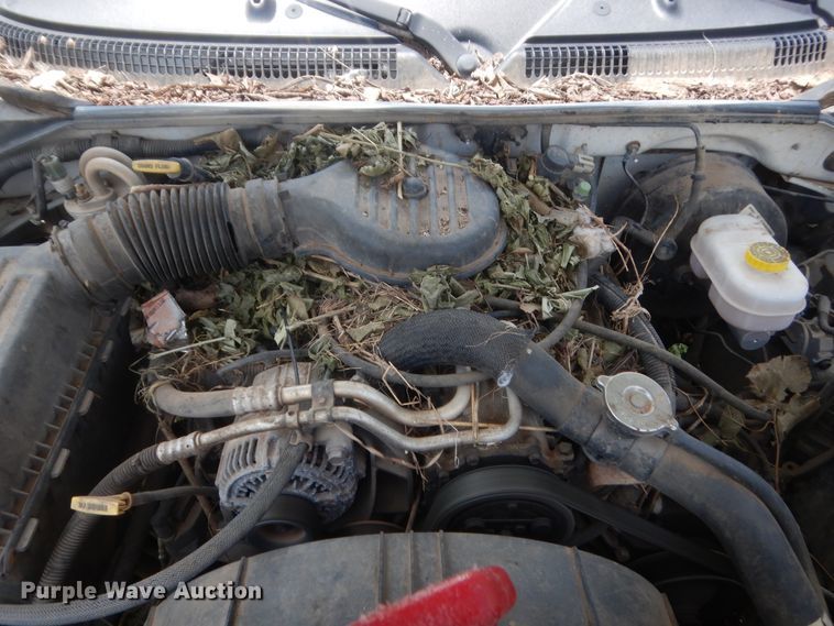 image for item IP9968 2000 Dodge Dakota  Club Cab pickup truck