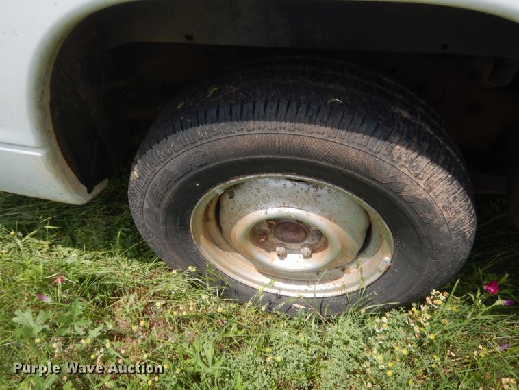 image for item IP9968 2000 Dodge Dakota  Club Cab pickup truck