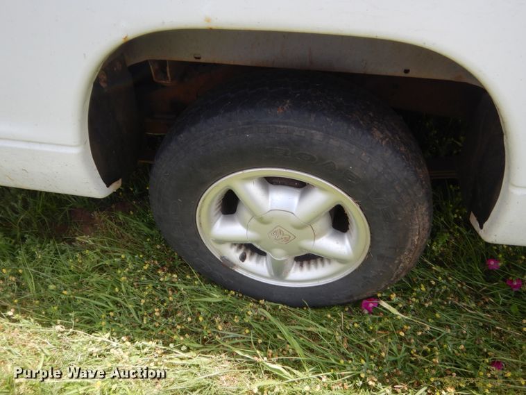 image for item IP9968 2000 Dodge Dakota  Club Cab pickup truck