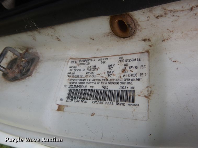 image for item IP9968 2000 Dodge Dakota  Club Cab pickup truck