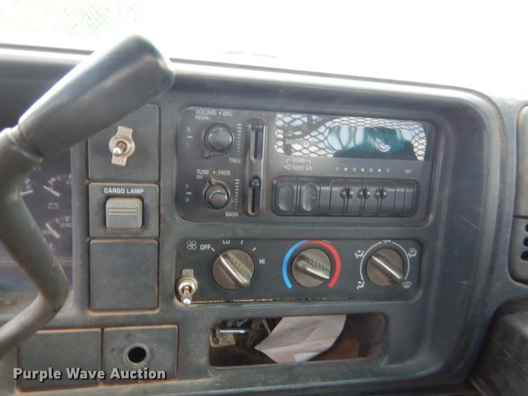 image for item IP9971 1995 Chevrolet C1500  pickup truck