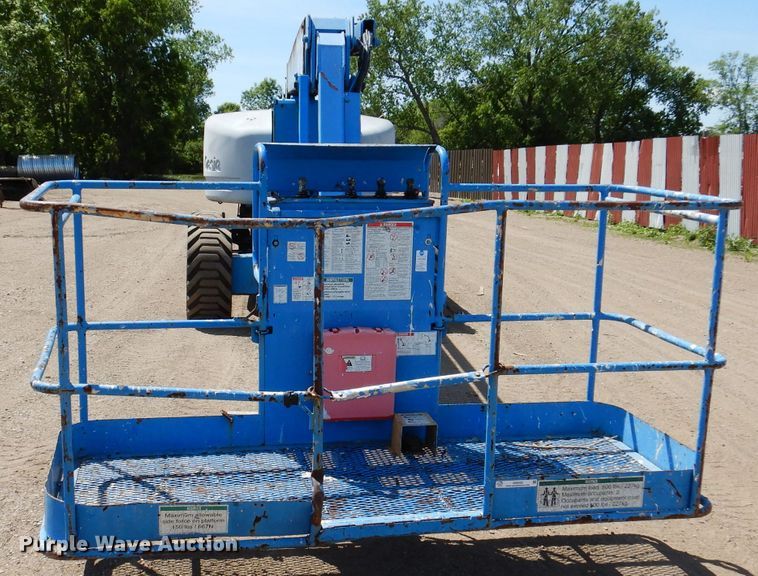 image for item IQ9558 2003 Genie Z-80/60  boom lift